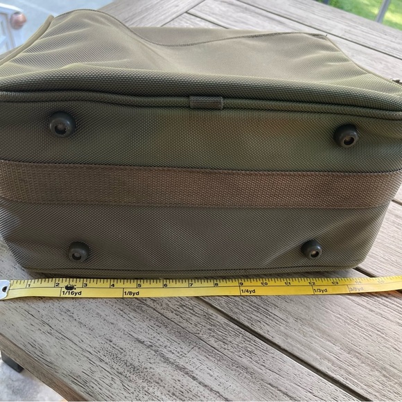 Briggs & Riley Baseline 1126 Essential Carry On Olive Green Duffle Bag - Picture 6 of 16